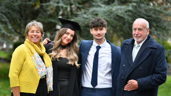 student graduating, family picture.