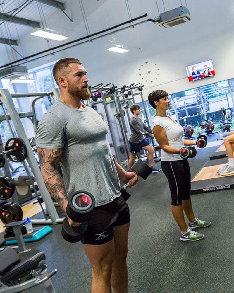 Two people doing weights