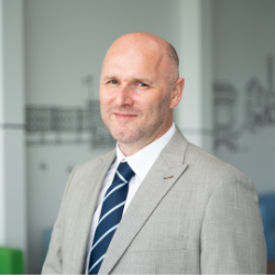 Headshot photo of Simon Stewart